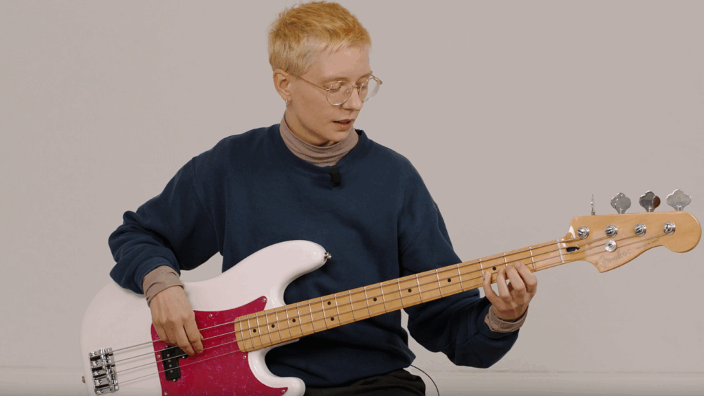 Paula am Bass