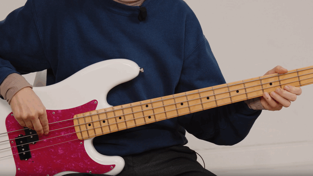 Paula am Bass