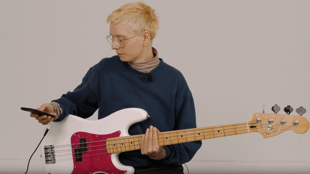 Paula am Bass