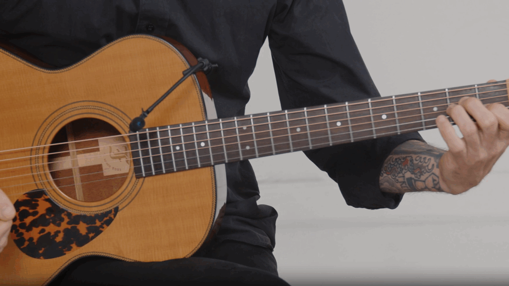 Mark spielt Gitarre Hände